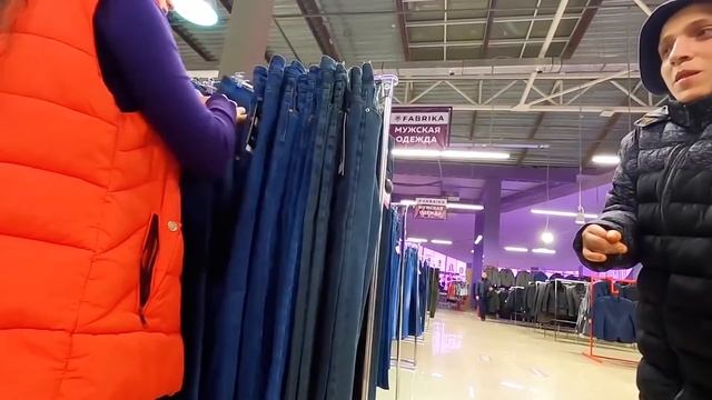 КУПИЛ НОВУЮ ТЕПЛУЮ ОДЕЖДУ ДЛЯ РОМЫ