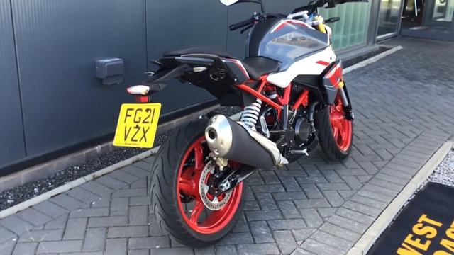 2021 BMW G310 R in Black/ Orange смотреть онлайн