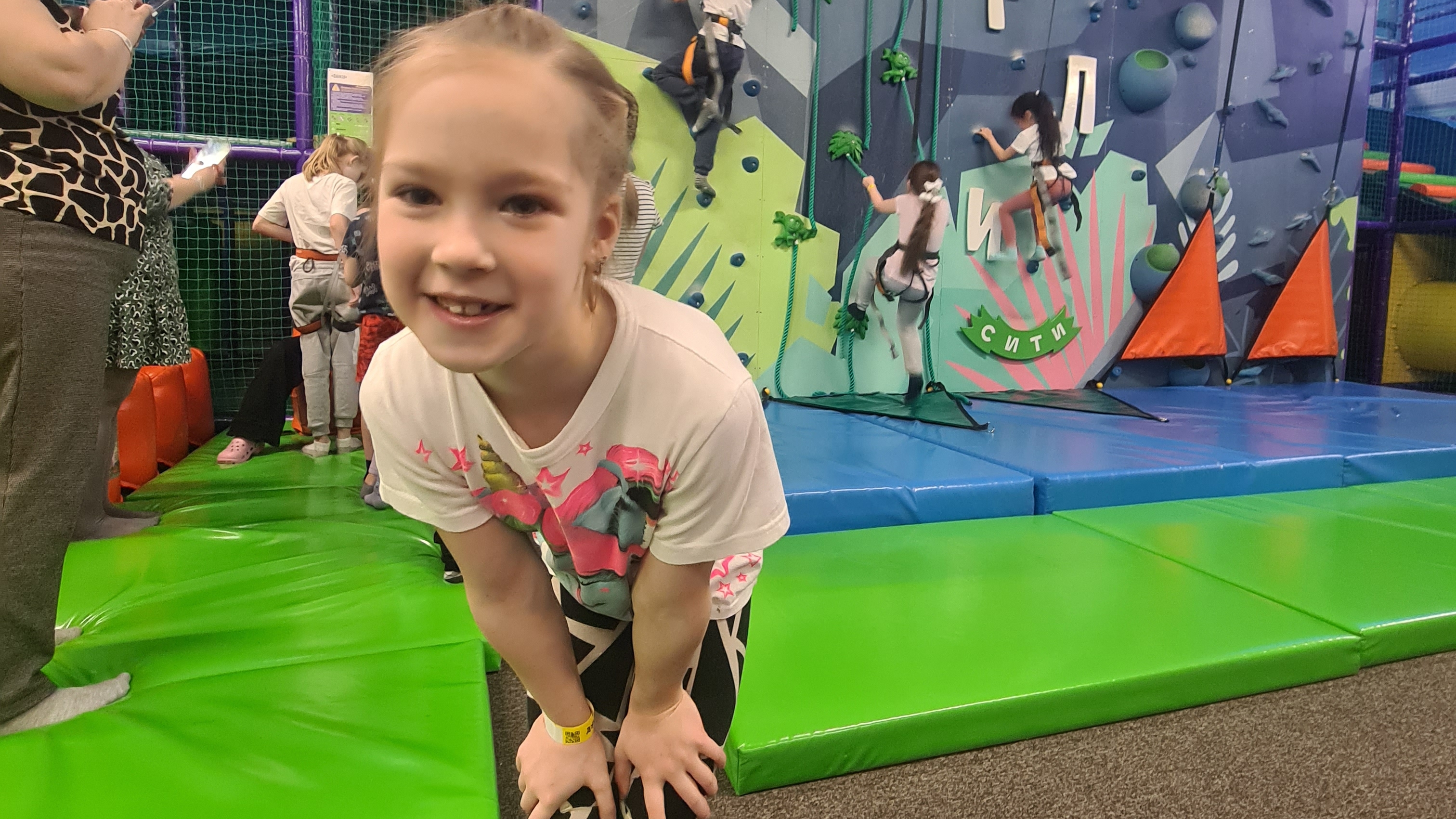 всем привет я в игровой комнате) смотреть онлайн