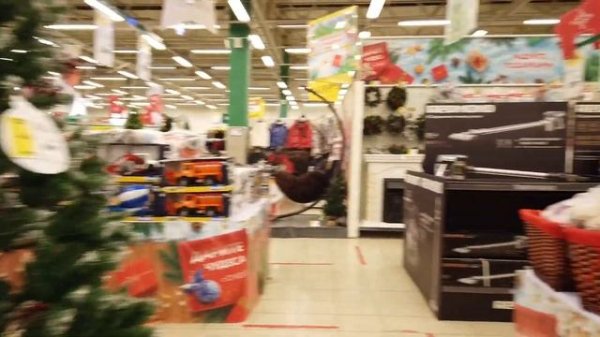 Внутри магазина Окей