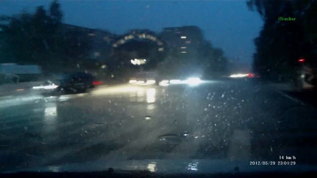 автовидеорегистратор HD ITRACKER-G 1080P ночью в дождь
