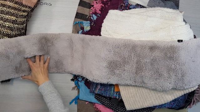 05640 Winter Caps,Scarfs (Зимние шапки ,шарфы ) (9 мешков в наличии ) 10,50кг 4,80€ за кг 96ед смотреть онлайн