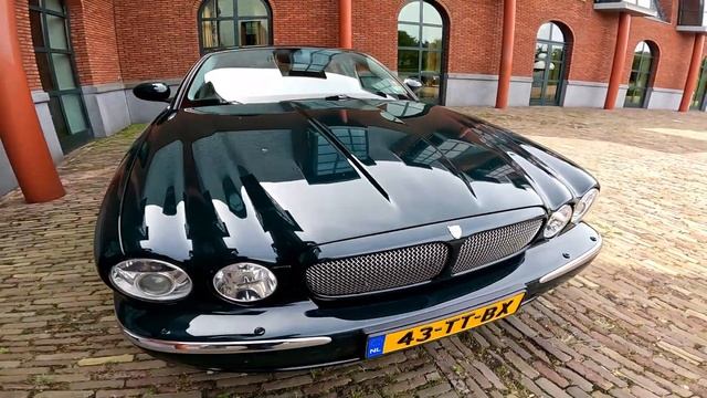 Jaguar XJ met 8 cilinder motor смотреть онлайн