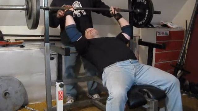 Dumbell Bench Press 140's x 9,Close Grip 315 x 7, Incline 250 x 9 смотреть онлайн
