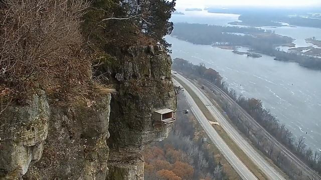 Great Spirit Bluff Falcons - Cliff View Cam 11-18-2017 06:48:19 - 07:48:20 смотреть онлайн