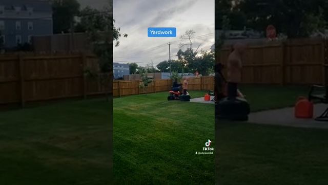 cutting my super green grass with my craftsman R110 riding mower смотреть онлайн