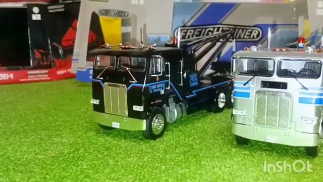 Freightliner FLA Silver 1/43
