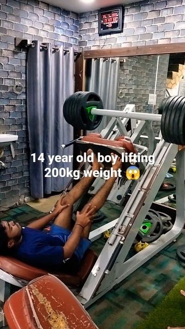 14 year old boy lifting 200kg weight 😱😱 смотреть онлайн