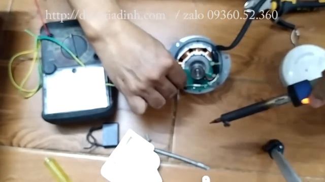 Sửa quạt thông gió Panasonic không chạy, mang ra thợ trả không thèm sửa смотреть онлайн