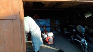 Почему свеча черная с мопеда или мотоблока?