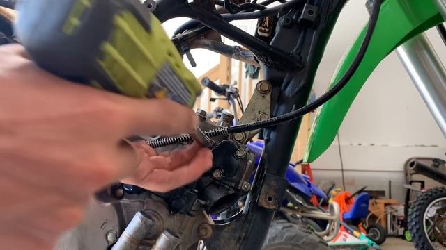 *NEW* KX100 2 STROKE BUILD! смотреть онлайн