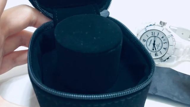 Chanel J12 white ceramic automatic watch 38 close up travel pouch. смотреть онлайн