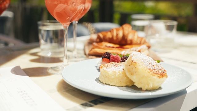 Restaurant Promo | Brunch at Brezza смотреть онлайн