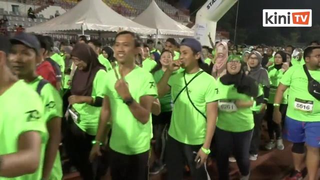 TNB's 'green' night run attracts over 3,500 runners смотреть онлайн