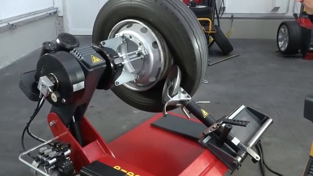 Грузовой шиномонтажный станок M&B Engineering DIDO 30 смотреть онлайн