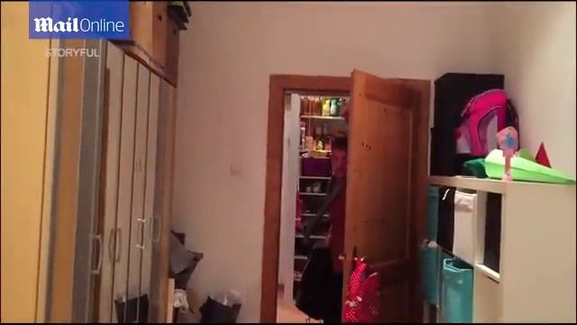 Përdor fshesën elektrike për të lidhur flokët e kukullës së vajzës - Klan Kosova смотреть онлайн