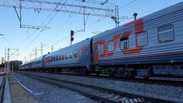 на последнем рывке! ЭП20-064 с поездом №29 "Кубань" Новороссийск-Москва по станции Москва-Казанская смотреть онлайн