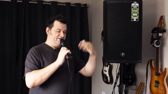 SOLID, SIMPLE & EFFECTIVE! - Mackie Thrash 215 смотреть онлайн