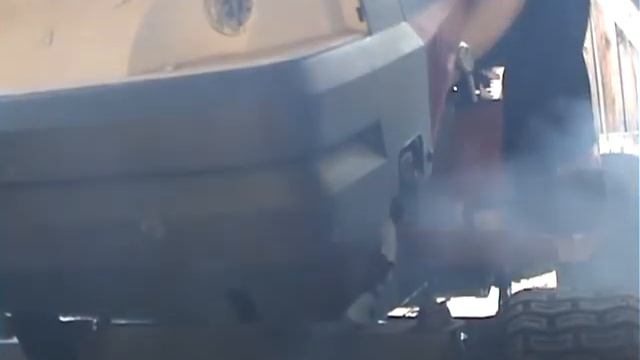 Lawnmower Smokes at Cold-Start смотреть онлайн