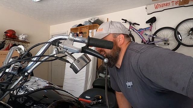 Replacing Yamaha V-Star 1100 Handlebar смотреть онлайн