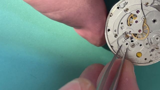 Обслуживание механизма ETA 2824-2 на примере Tissot PR 100