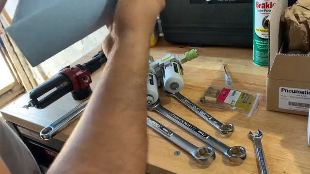 Installing A Brand New Filter Regulator And Lubricator смотреть онлайн