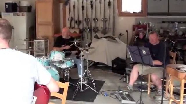 HFR Garage Band смотреть онлайн