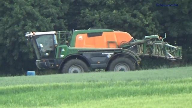 Spraying the Cereals with Amazone Pantera 4502 смотреть онлайн