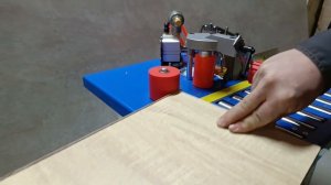 Работа кромкооблицовочного станка КМ-105.