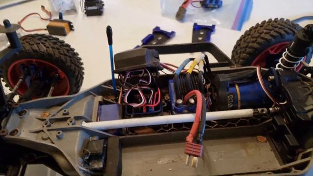 RC Update: Out with the Baja Rey, In with ANOTHER Slash?! (Truck caught fire?) смотреть онлайн