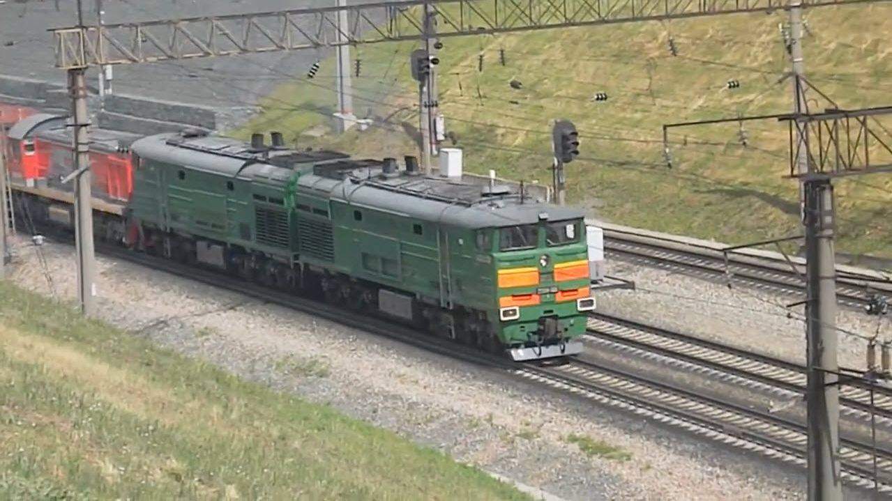 Тепловоз 2ТЭ10М-3335 и ТЭМ2-6530. Жара, тяжко на подъёме. Звук 10Д100.