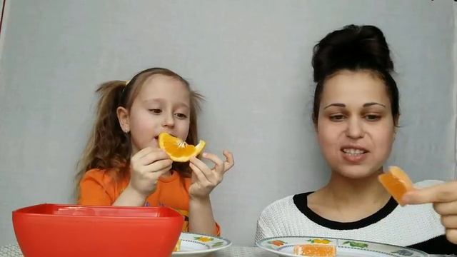 Обычная Еда или Мармелад Челлендж Giant Gummy Candy Challenge VS Super Gross Real Food Kids React смотреть онлайн