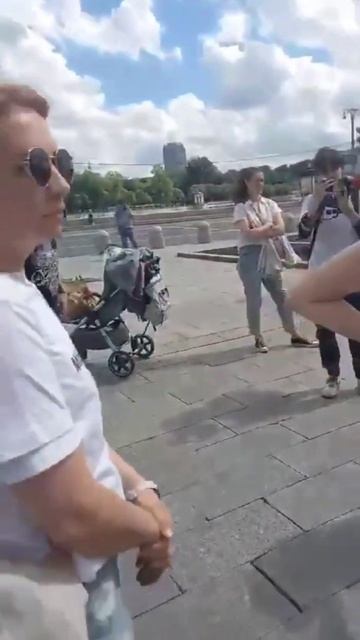 "Наши мальчики молодые, в 20 лет там гибнут, с каждой роты осталось по четыре парня смотреть онлайн