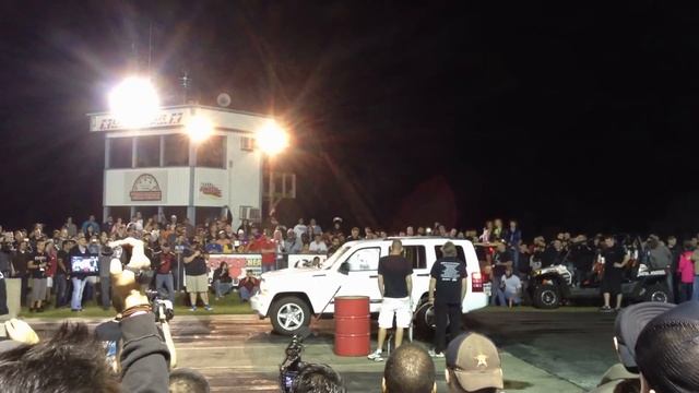 TX2K13 BURNOUT CONTEST FAIL! Jeep Liberty Burnout Fail!!!! смотреть онлайн