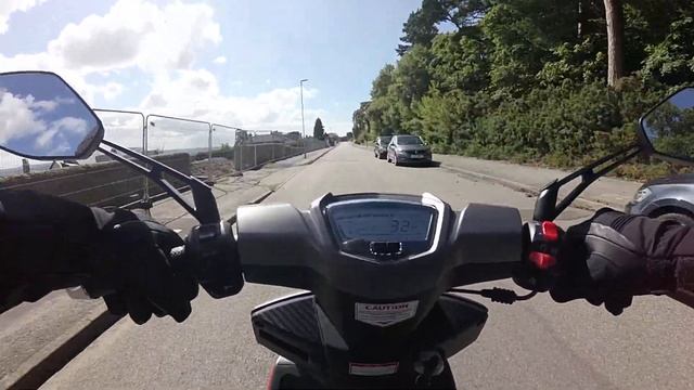 Lexmoto SRT 125 Road Test around town and crusing speed. смотреть онлайн