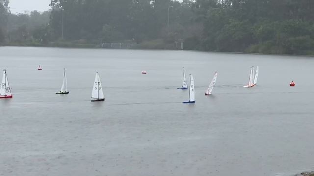 SLRYC DF65 Scratch Championship 9 April Race 1 смотреть онлайн