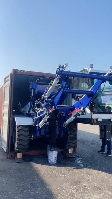 The new self loading concrete mixer is delivered to our client смотреть онлайн