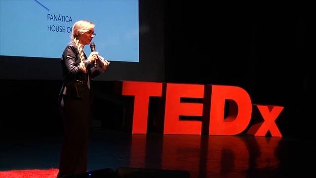 La danza, mi bandera | Monika Cuesta | TEDxPeñas смотреть онлайн