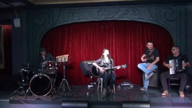 Настя Артёмова, Антон Бовин, Евгений Медведев, Александр Андрюшкин на фесте Лукича в Нске 6.04.24 смотреть онлайн