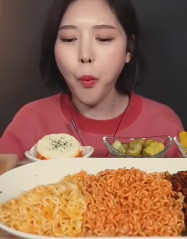 ASMR Жевательно и залипательно #mucnang #korea #еда #мукбанг