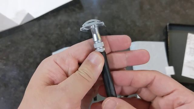 Feather - Wood Handle Stainless Steel Double Edge Safety Razor with Stand WS-D2S unboxing смотреть онлайн