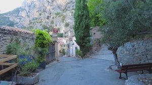 Мустье Сент-Мари красивая французская деревня пешеходная экскурсия 4k видео Прованс Франция