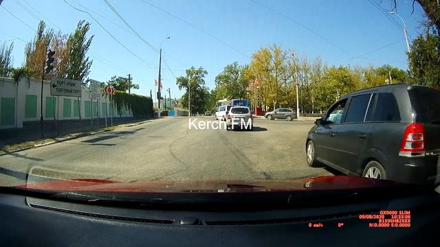 Опасная езда в Керчи видеорегистратор смотреть онлайн