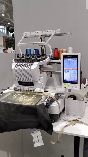 Вышивальная машина BROTHER ENTEPRENEUR 1000e смотреть онлайн