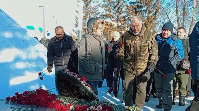 35 лет вывода войск из Афганистана. Возложение цветов. г. Кузнецк 15.02.2024г смотреть онлайн