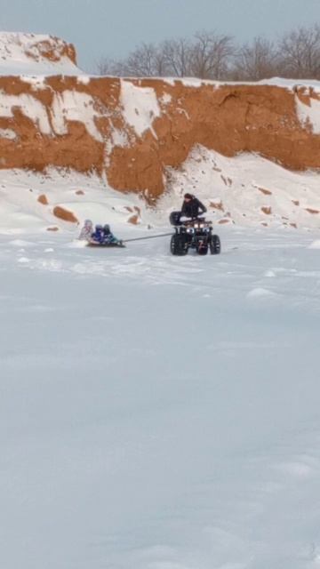 квадроцикл ATV 200,выходные,покатушки с детьми по снегу