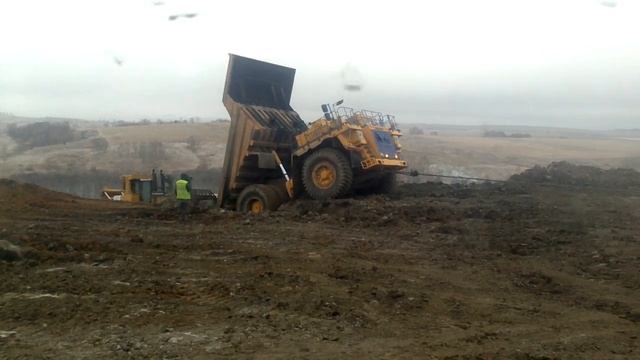 белаз падает с отвала жесть смотреть онлайн