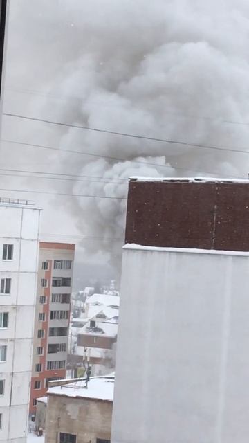 В Стерлитамаке горит магазин Пятерочка по улице Караная Муратова смотреть онлайн
