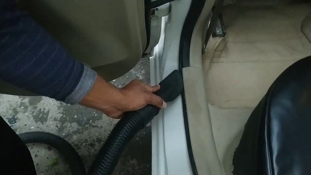 How to use vacuum in car cleaning || vacuum cleaner se car cleaning kaise kare смотреть онлайн