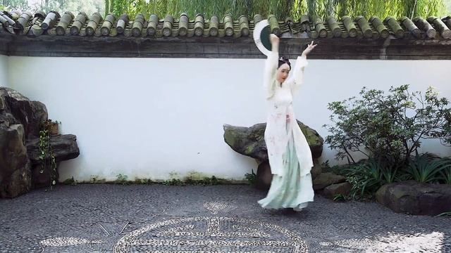 Chinese Classical Dance - Fan Demonstration